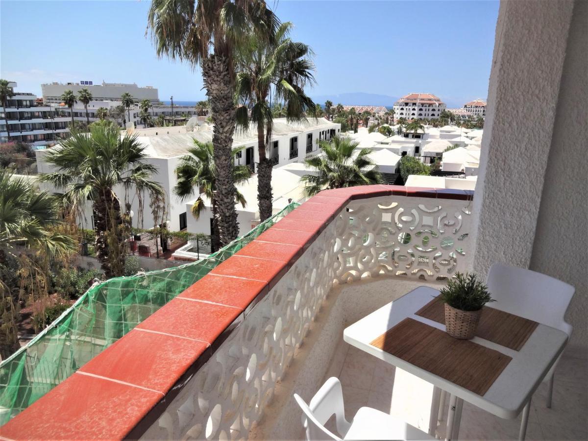 Apartment With A Large South-Facing Balcony, Sea View And Wifi In Las Americas Center Плая-де-лас-Америкас Экстерьер фото