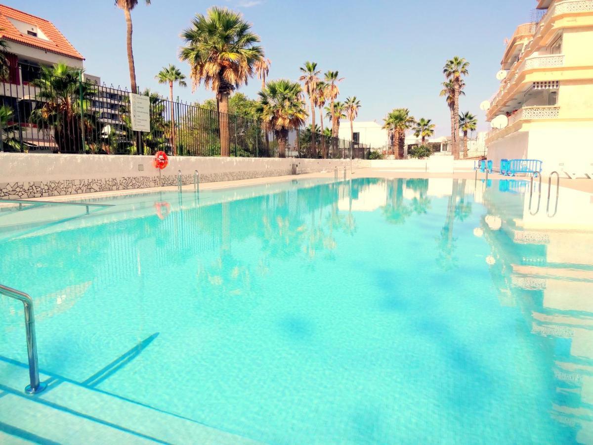 Apartment With A Large South-Facing Balcony, Sea View And Wifi In Las Americas Center Плая-де-лас-Америкас Экстерьер фото
